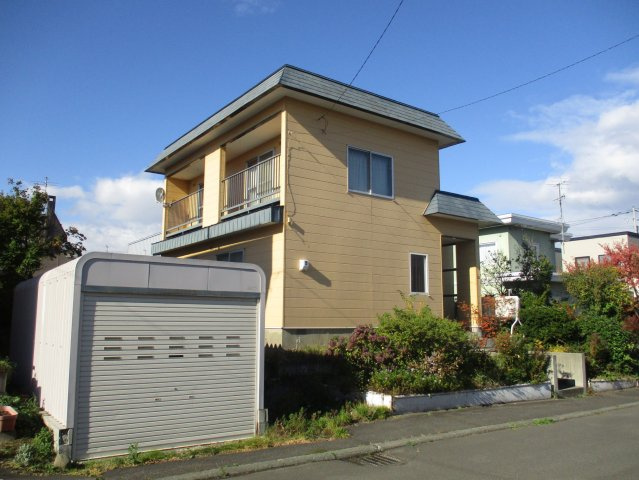 【外観】 | 厚別西4条3丁目 | ●広々とした100坪の土地につき、平屋でもゆとりのある住宅が建築可能(建築面積約40坪・132㎡まで可)