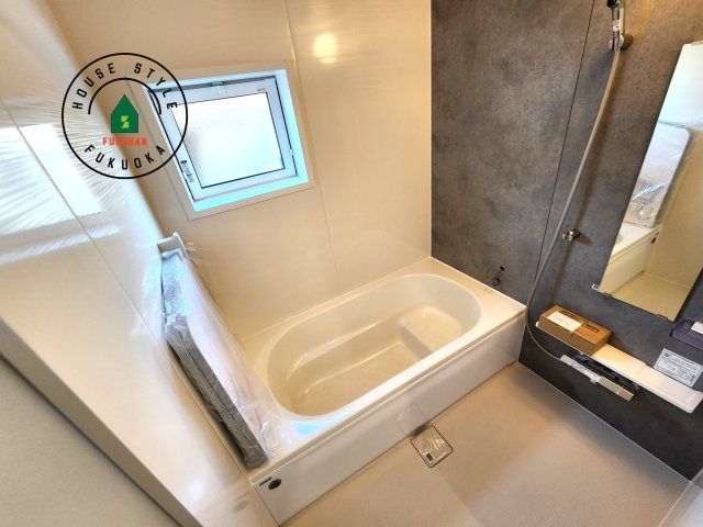 福岡市西区横浜2丁目第1-1棟（1号棟）の浴室|1日の疲れを癒してくれる広々バスルーム。雨の日のお洗濯にも大活躍な浴室乾燥機付です！