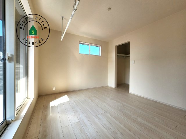 福岡市西区横浜2丁目第1-1棟（1号棟）の寝室|主寝室には収納力に優れたクローゼットがありますので、お部屋もすっきり片付きます。