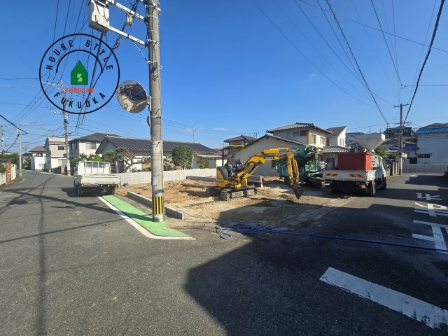 福岡市南区屋形原1丁目第1-2棟（2号棟）の前面道路含む現地写真|見学の時間などお気軽にお問い合わせ下さい。