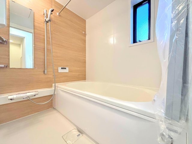 保土ヶ谷区権太坂2丁目　新築戸建て　第1のその他|［モデルハウス］◆お子様と一緒にバスタイムを楽しめる広々空間。浴室乾燥機付で心地よいバスタイムを実現します。
