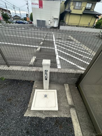 エクセレンス東梅坪の駐車場