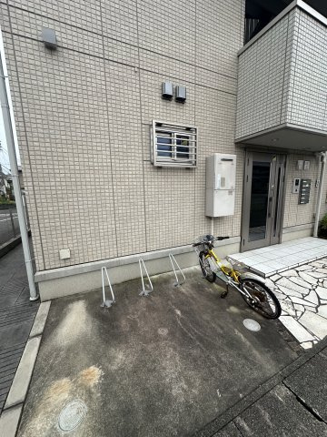 エクセレンス東梅坪の駐車場