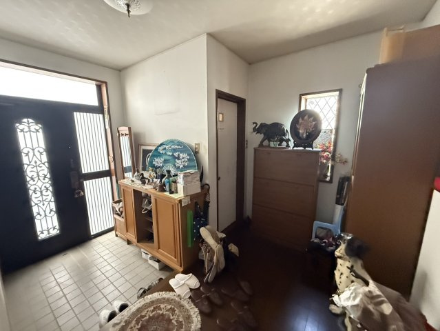 豊中市刀根山六丁目戸建の玄関|玄関も明るいです！