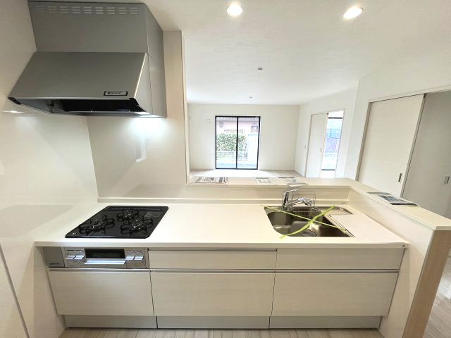 所沢市中富　新築戸建てのキッチン|リビング・ダイニングが見渡せるカウンター付きキッチンです！