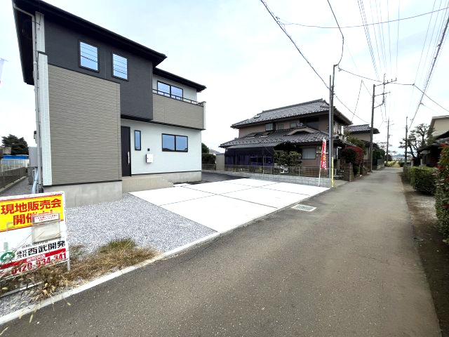所沢市中富　新築戸建ての前面道路含む現地写真|駐車場の用意があります