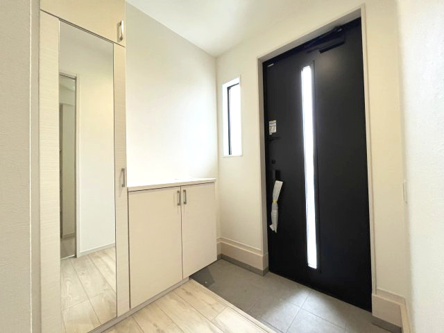 所沢市中富　新築戸建ての玄関|明るく、おしゃれなデザインになっています！