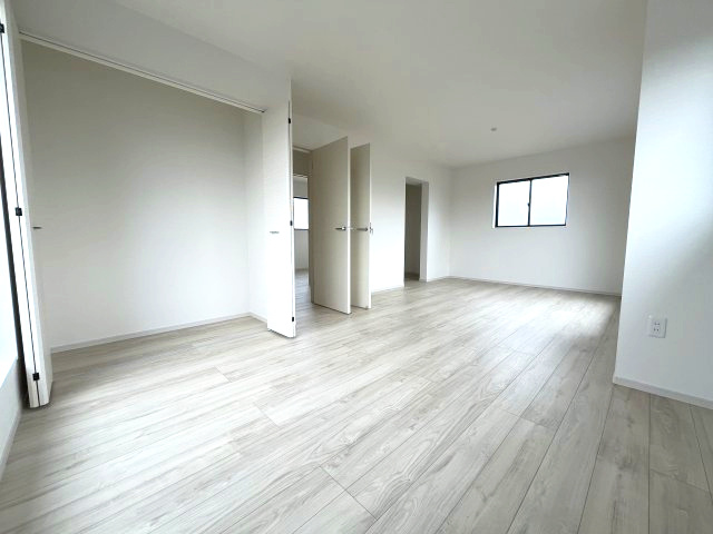 所沢市中富　新築戸建ての洋室|生活スタイルに合わせてお部屋を区切ることもできます♬