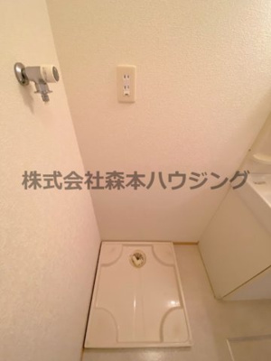 【設備】 | 　リヴェール香里園 | 室内洗濯機置き場です