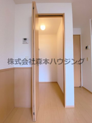 【収納】 | 　リヴェール香里園 | ウォークインクローゼットです