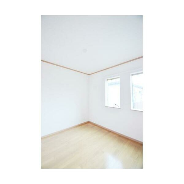 狛江市猪方２丁目のアパートの居間・リビング