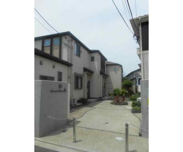 狛江市猪方２丁目のアパートのエントランス