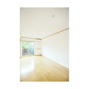 狛江市猪方２丁目のアパートの居間・リビング