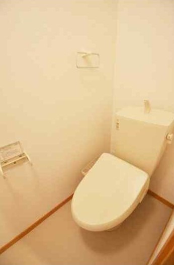 狛江市猪方２丁目のアパートのトイレ