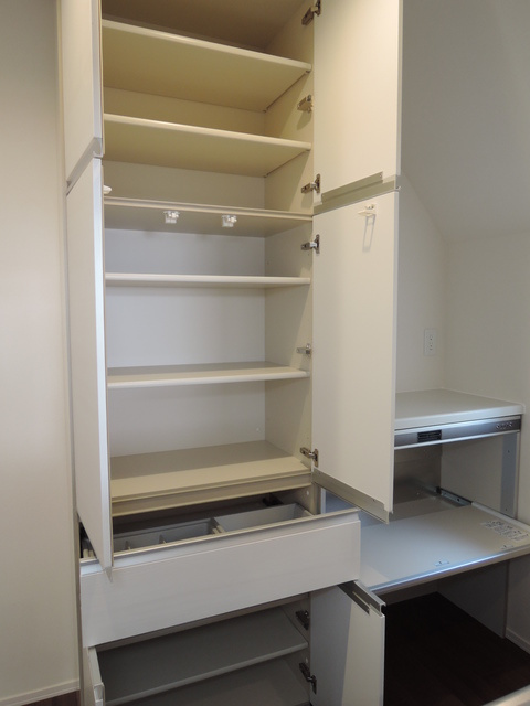 ＡＸＩＳ高田馬場の設備|★備付けの食器棚です★