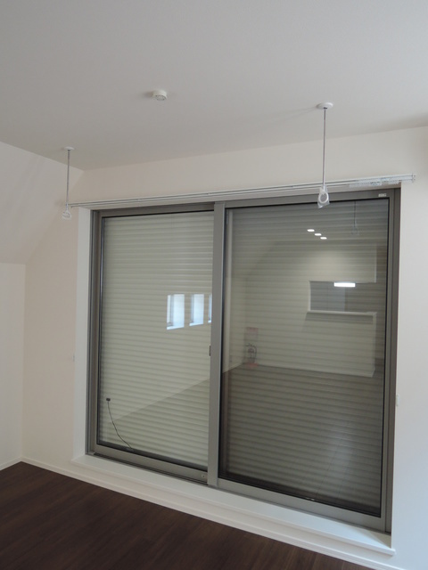 ＡＸＩＳ高田馬場のセキュリティ|★防犯シャッターと便利な室内物干しフック★