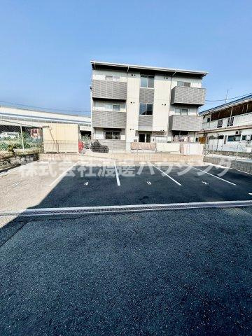 フェリオ江坂の駐車場