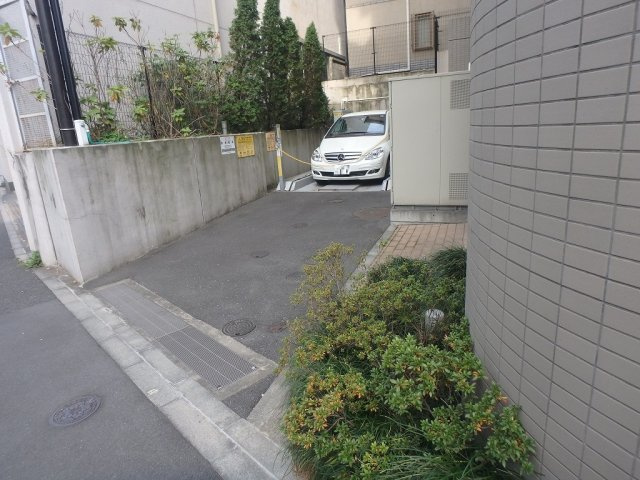 ローレルアイ茗荷谷の駐車場