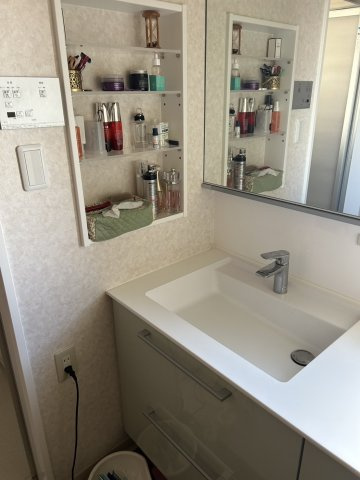 広畑区正門通り中古戸建の独立洗面台