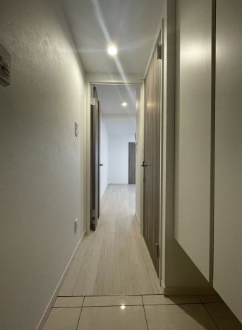 ルオーレ上北沢駅前の玄関