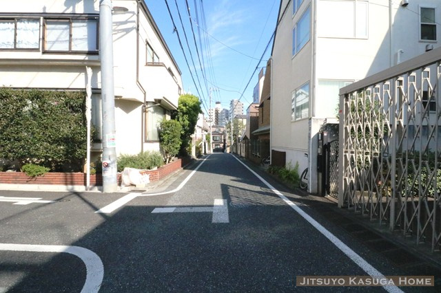 【前面道路含む現地写真】