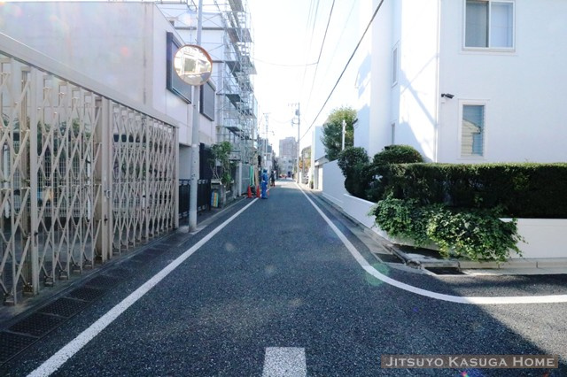 【前面道路含む現地写真】