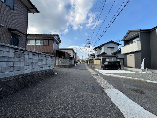 ーBloomーブルームー小倉南区東貫1丁目1期　【小倉南区　新築戸建て】の前面道路含む現地写真|現地撮影　2025,11,14　ーBloomーブルームー小倉南区東貫1丁目1期　【小倉南区　新築戸建て】