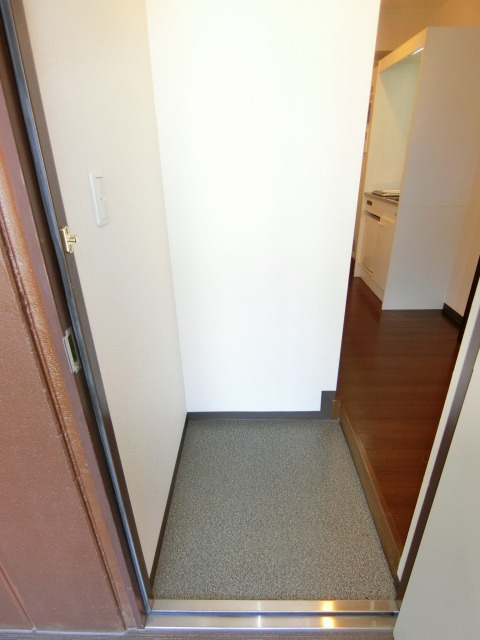 スタシオン梅田イーストの玄関|スタシオン梅田イースト　玄関スペース