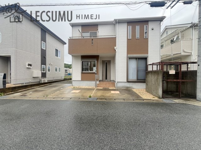 姫路市北原／中古戸建の前面道路含む現地写真
