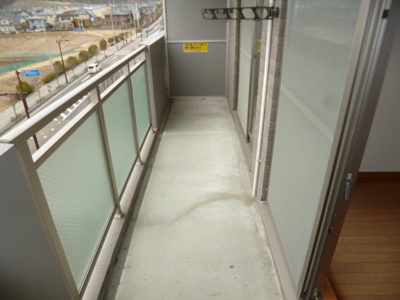 【バルコニー】 | グリシーヌ・Ｓ | ５階のお部屋で洗濯物もたくさん干せます。
