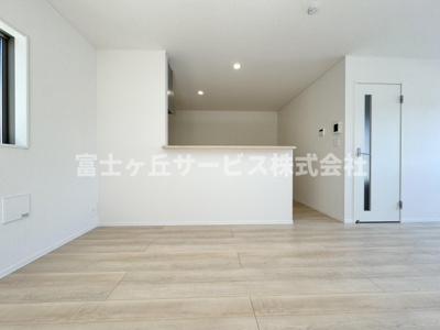 【キッチン】 | 静岡市清水区村松原1丁目 4期 新築一戸建て 1号棟 | キッチン正面です