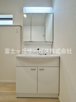 【独立洗面台】 | 静岡市清水区村松原1丁目 4期 新築一戸建て 1号棟 | 朝の身支度に便利な独立洗面台です
