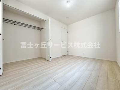 【子供部屋】 | 静岡市清水区村松原1丁目 4期 新築一戸建て 1号棟 | 子供部屋としても使える洋室です