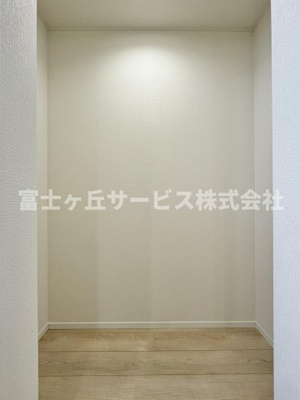 【収納】 | 静岡市清水区村松原1丁目 4期 新築一戸建て 2号棟 | キッチンにあるパントリーです