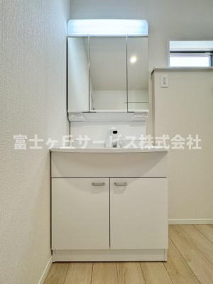 【独立洗面台】 | 静岡市清水区村松原1丁目 4期 新築一戸建て 2号棟 | 朝の身支度に便利な独立洗面台です