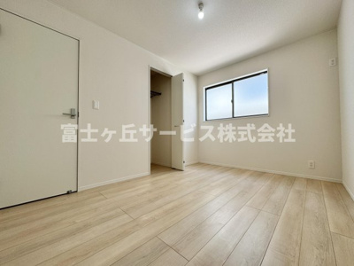 【子供部屋】 | 静岡市清水区村松原1丁目 4期 新築一戸建て 2号棟 | 子供部屋としても使える洋室です