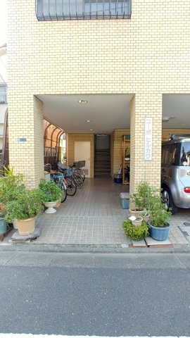 大田区田園調布２丁目の賃貸マンションのエントランス