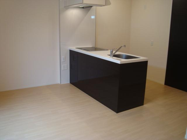 カーサブリランテ櫛原の居間・リビング|カウンターキッチン