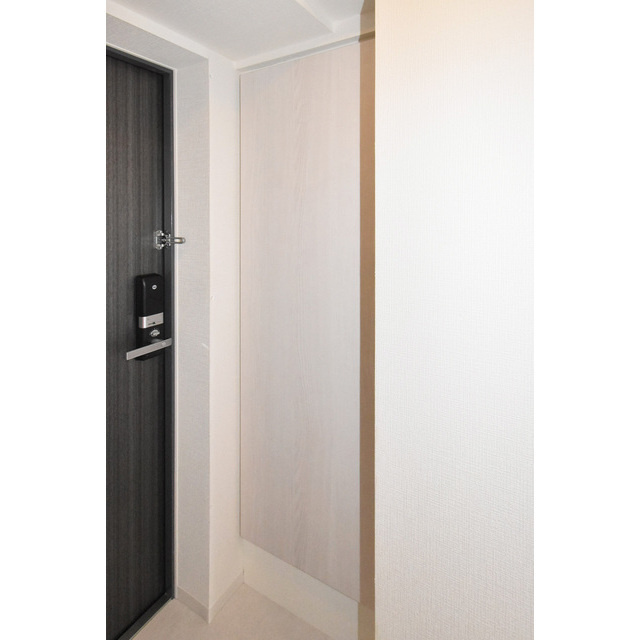 エスリード新栄プライムの玄関