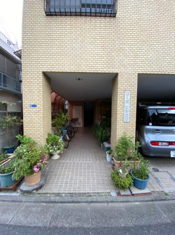 大田区田園調布２丁目の賃貸マンションのエントランス