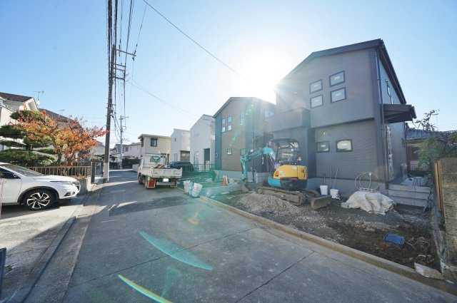 【横浜市瀬谷区瀬谷6丁目18-12全2棟新築戸建て】★仲介手数料無料★（大門小学校・瀬谷中学校）の前面道路含む現地写真