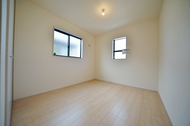 【横浜市瀬谷区瀬谷6丁目18-12全2棟新築戸建て】★仲介手数料無料★（大門小学校・瀬谷中学校）の洋室