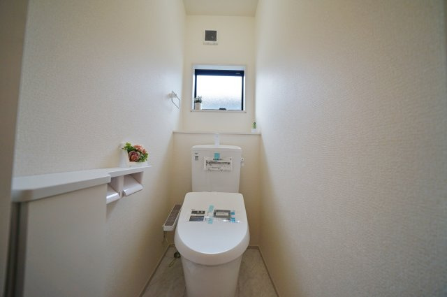 【横浜市瀬谷区瀬谷6丁目18-12全2棟新築戸建て】★仲介手数料無料★（大門小学校・瀬谷中学校）のトイレ