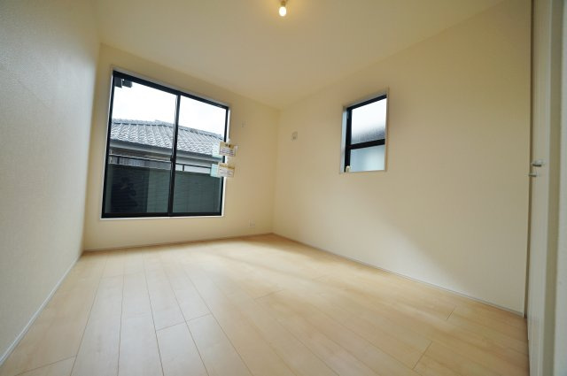 【横浜市瀬谷区瀬谷6丁目18-12全2棟新築戸建て】★仲介手数料無料★（大門小学校・瀬谷中学校）の洋室
