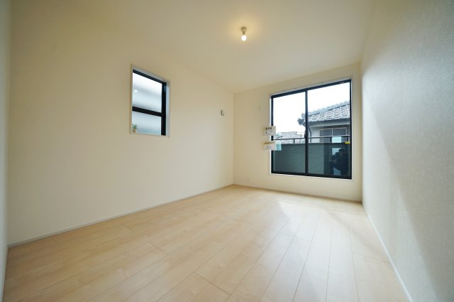【横浜市瀬谷区瀬谷6丁目18-12全2棟新築戸建て】★仲介手数料無料★（大門小学校・瀬谷中学校）の洋室