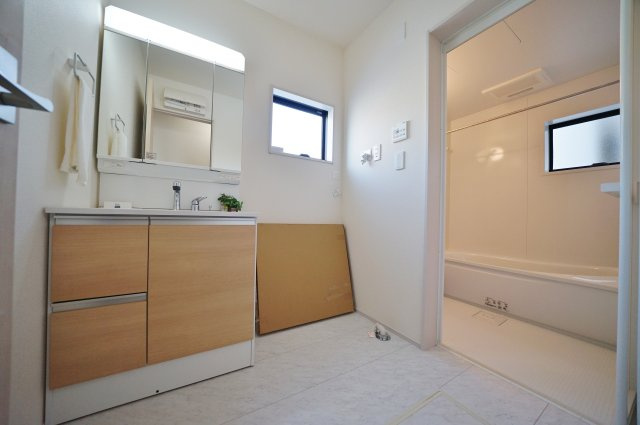 【横浜市瀬谷区瀬谷6丁目18-12全2棟新築戸建て】★仲介手数料無料★（大門小学校・瀬谷中学校）の独立洗面台