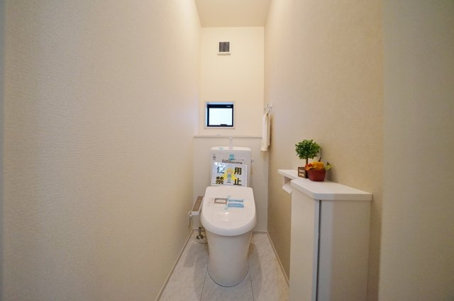 【横浜市瀬谷区瀬谷6丁目18-12全2棟新築戸建て】★仲介手数料無料★（大門小学校・瀬谷中学校）のトイレ