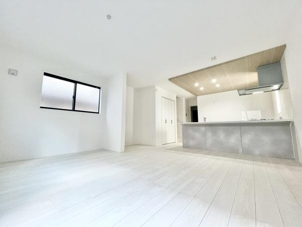 世田谷区喜多見１丁目の新築一戸建の前面道路含む現地写真|（2025年11月　撮影）前面道路１０ｍでございます！