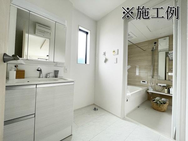 世田谷区喜多見１丁目の新築一戸建の内観：施工例|施工例：大きな鏡の洗面台。背面はキャビネットでメンテナンス性も高く、長く使える製品です。