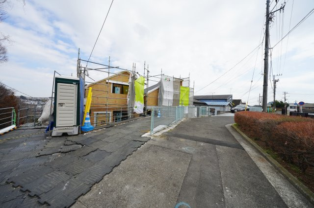 【横浜市保土ケ谷区明神台49-11全2棟新築戸建て】★仲介手数料無料★（星川小学校・保土ケ谷中学校/岩崎中学校）の前面道路含む現地写真